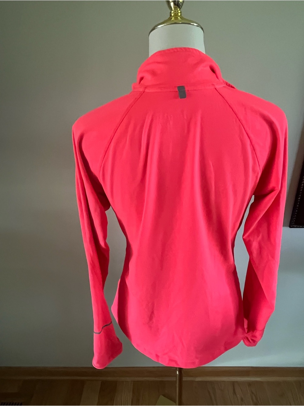 Women’s medium Nike Swift Dri-FIT UV Running Top - Picture 2 of 5